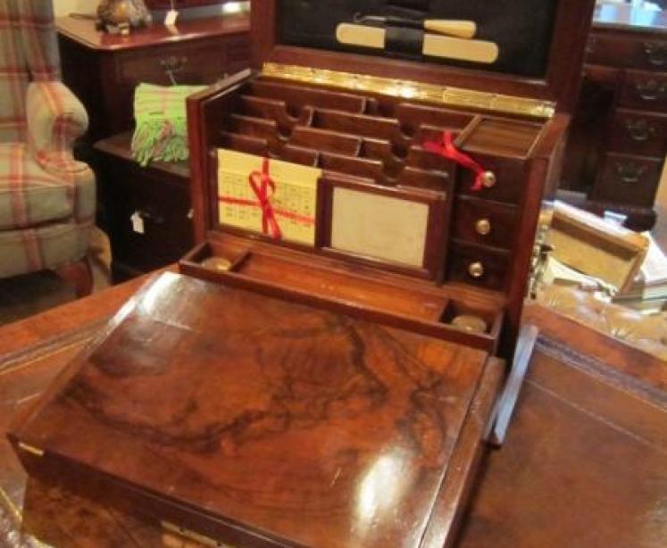 Fine Pair of George V Period Silver Coffee Pots - Image 2