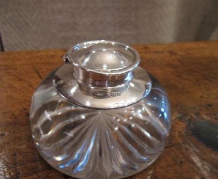 Fabulous Victorian Leather Chesterfield Settee - Image 5