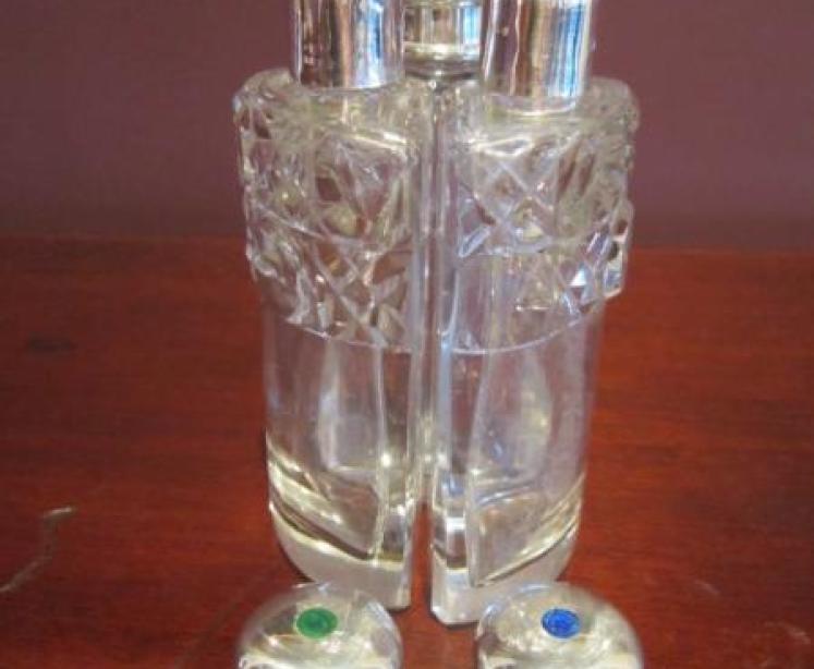 Small Edwardian Lacquered Chinoiserie Mantel Clock - Image 1