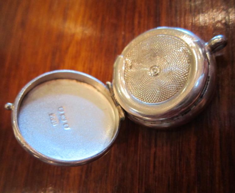 Superb Pair of Victorian Rosewood Inlaid Bedside Cabinets - Image 5