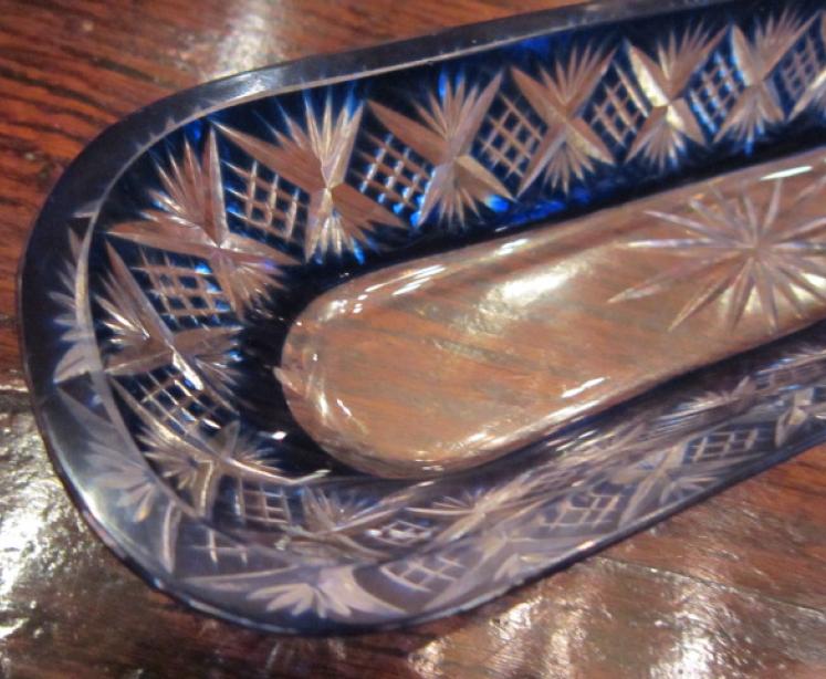 Antique Figured Walnut Serpentine Chest of Drawers - Image 1