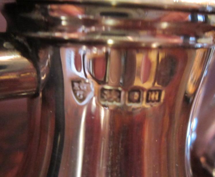 Fine Pair of George V Period Silver Coffee Pots - Image 5