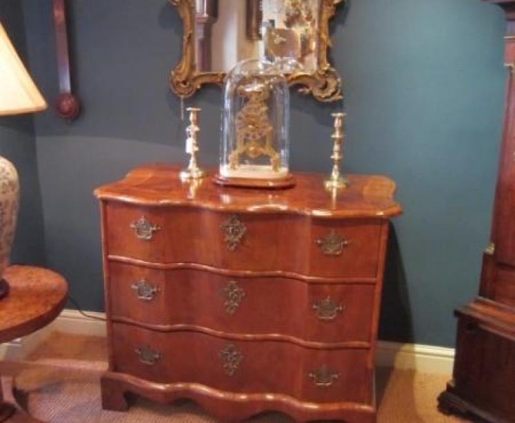 Stunning George II Walnut Ribbon Fronted Chest - Image 1
