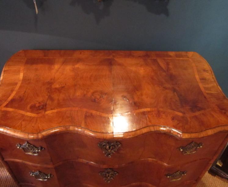 Stunning George II Walnut Ribbon Fronted Chest - Image 3