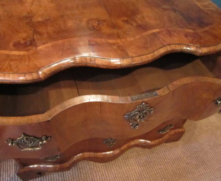 Stunning George II Walnut Ribbon Fronted Chest - Image 5