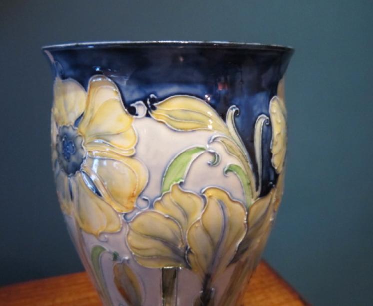 Rare McIntyre Moorcroft Daffodil & Iris Vase - Image 2