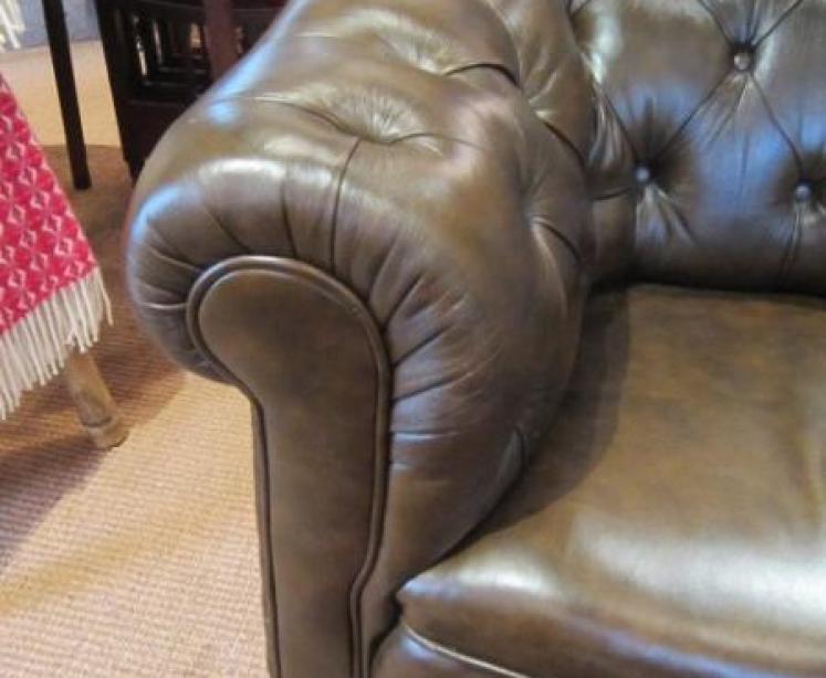 Fabulous Victorian Leather Chesterfield Settee - Image 2