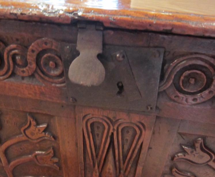 Superb Early 18th Century Tulip Carved Coffer - Image 5