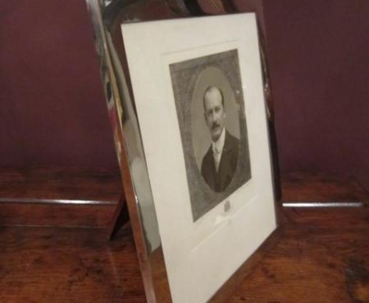 Fine George V Period Large Silver Photo Frame - Image 2