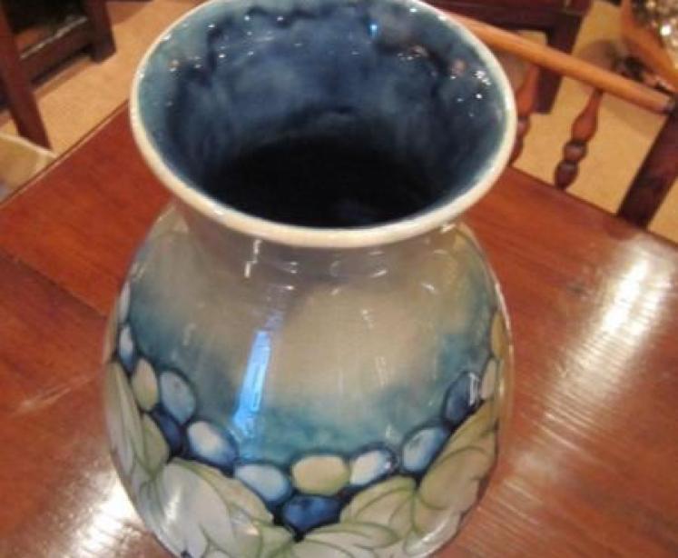 Superb Large Moorcroft Berries Celandon Vase - Image 3