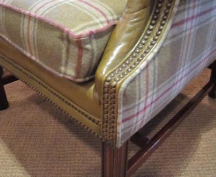 Superb Edwardian Leather Buttoned Wing Armchair - Image 5