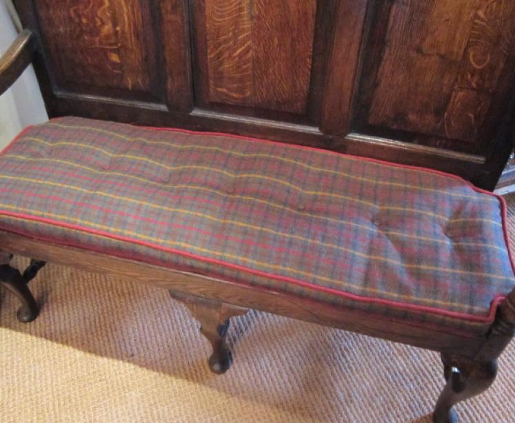 Original George II Period Oak Panelled Settle - Image 2