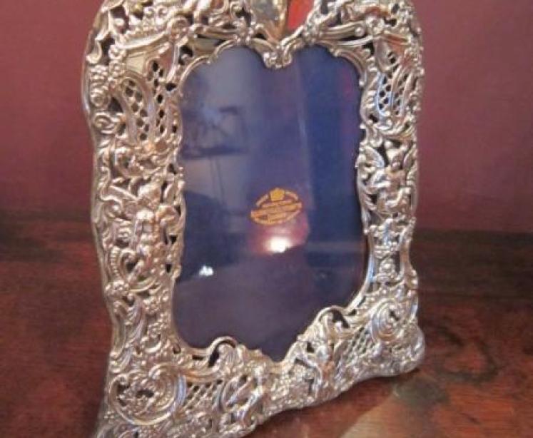 High Quality George V Silver Rococo Photo Frame - Image 1