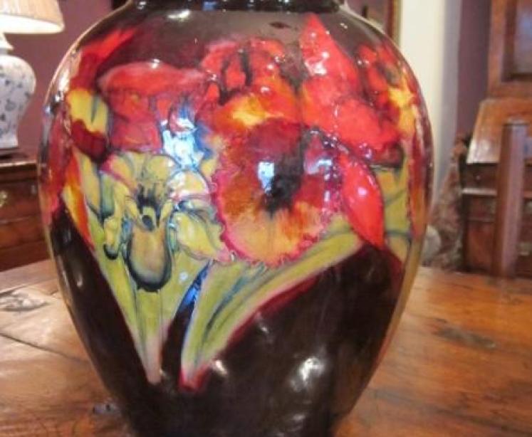 Wonderful Moorcroft Flambe Slipper Orchid Vase - Image 1