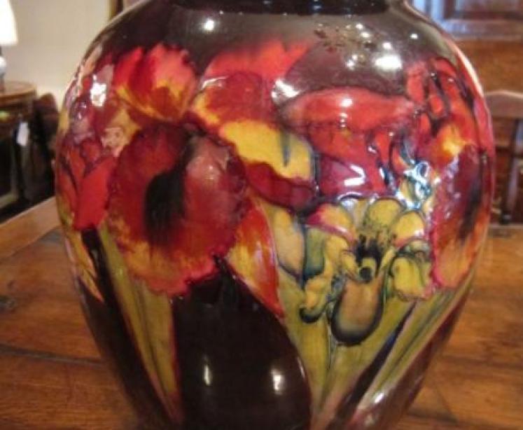 Wonderful Moorcroft Flambe Slipper Orchid Vase - Image 5