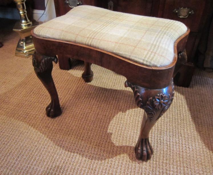 Outstanding George I Style Walnut Dressing Stool - Image 4