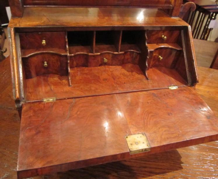 Fine George I Period Walnut Bureau Toilet Mirror - Image 2