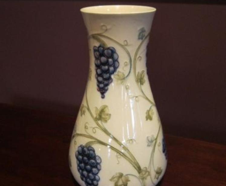 Early Moorcroft Grapevine Cream Vase - Image 4