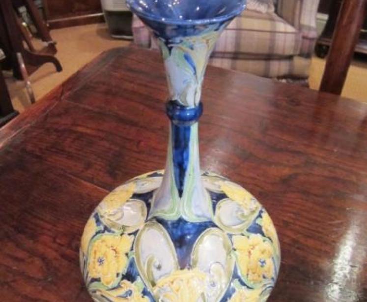 Art Nouveau McIntyre Moorcroft Daffodil Vase - Image 5