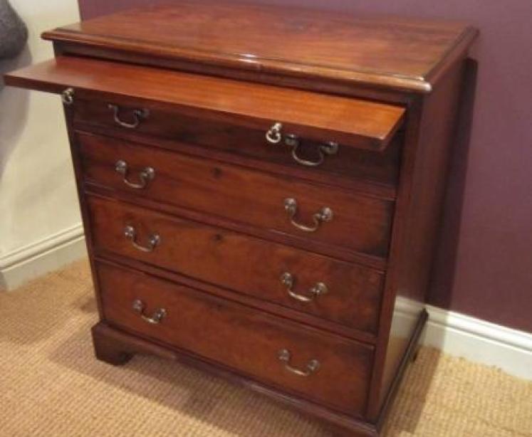 Superior George III Style Bachelors Chest - Image 1
