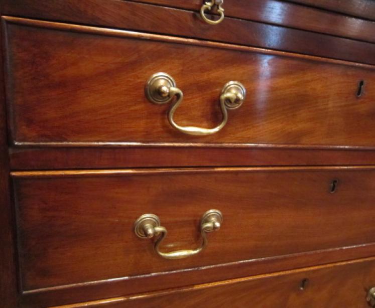 Superior George III Style Bachelors Chest - Image 4