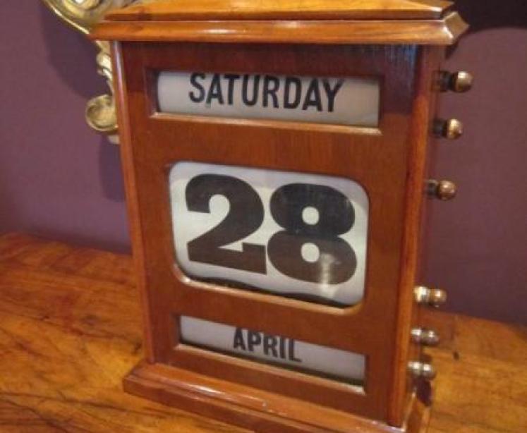 Large Victorian GWR Polished Walnut Desk Calendar - Image 5