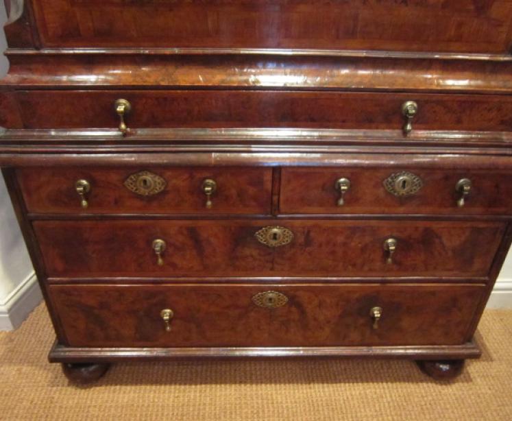 Stunning William & Mary Period Walnut Escritoire - Image 4