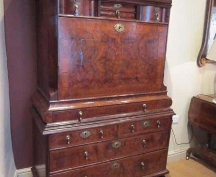Stunning William & Mary Period Walnut Escritoire - Image 5