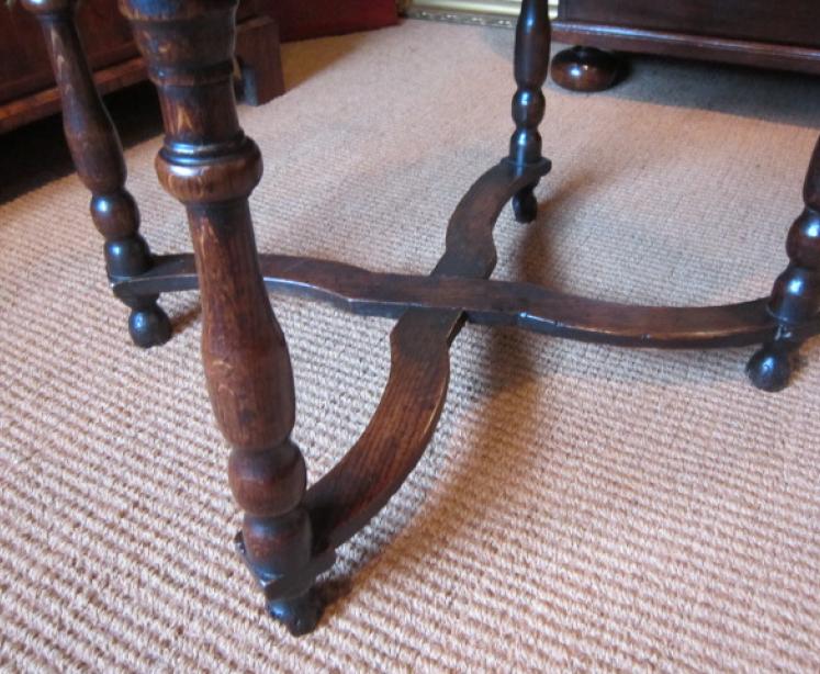 Superb William & Mary Period Oak Lowboy - Image 4