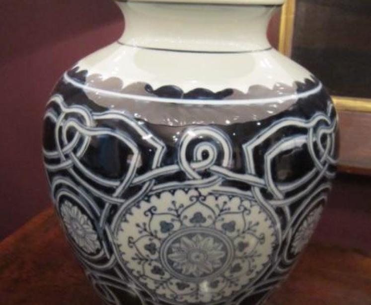 Oriental Blue & White Porcelain Table Lamp with Shade - Image 3