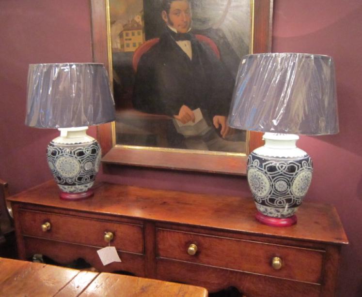 Oriental Blue & White Porcelain Table Lamp with Shade - Image 4