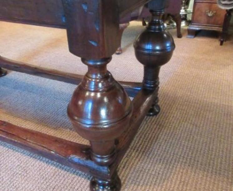 Stunning William & Mary Period Extending Refectory Table - Image 3