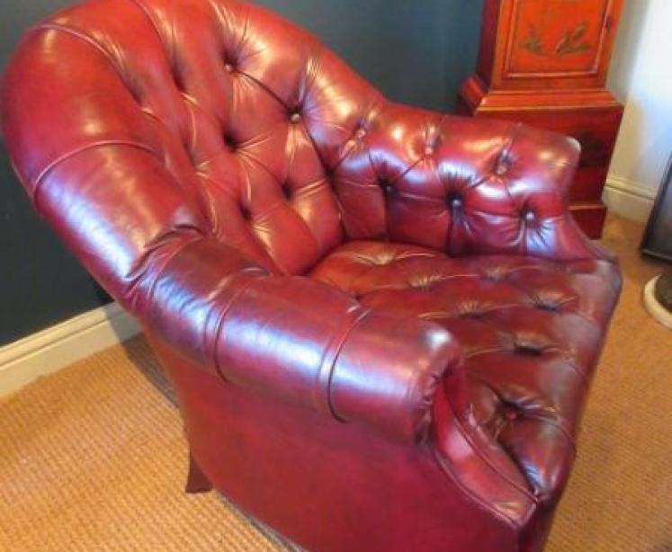 Superb Pair of 1920's Leather Buttoned Club Armchairs - Image 5