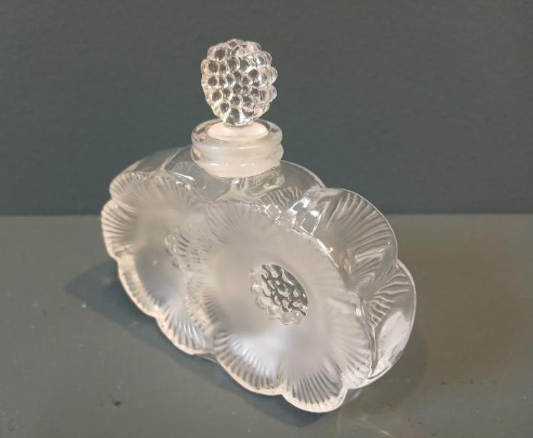 Lalique Opalescent 'Deux Fleurs' Scent Bottle - Image 2