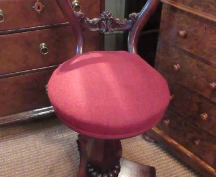 Fine Early Victorian Mahogany Rise & Fall Music Chair - Image 1