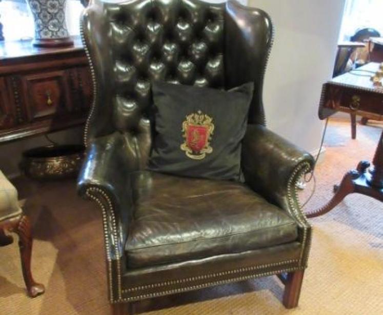 Superb Edwardian Leather Buttoned Wing Armchair - Image 1