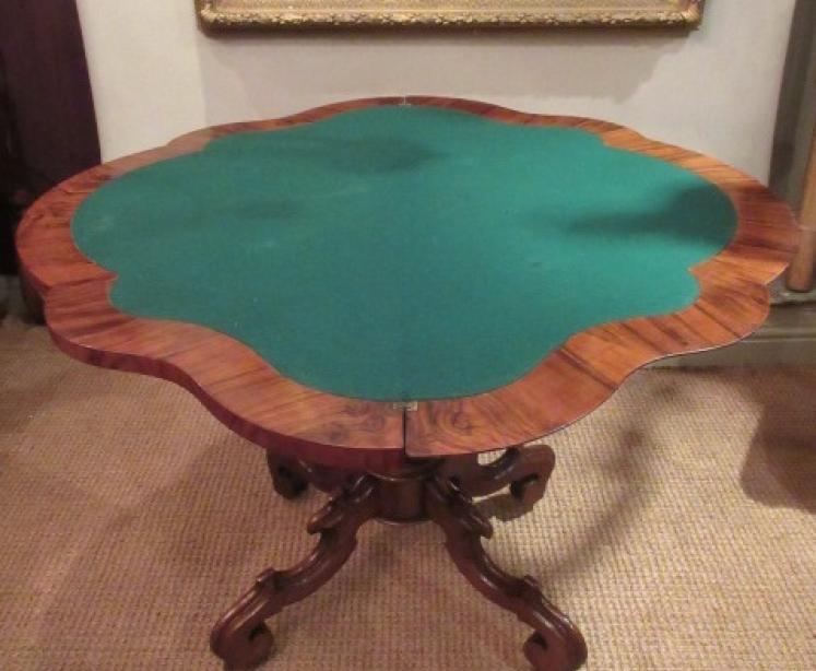 Superior Mid Victorian Figured Walnut Games Table - Image 4