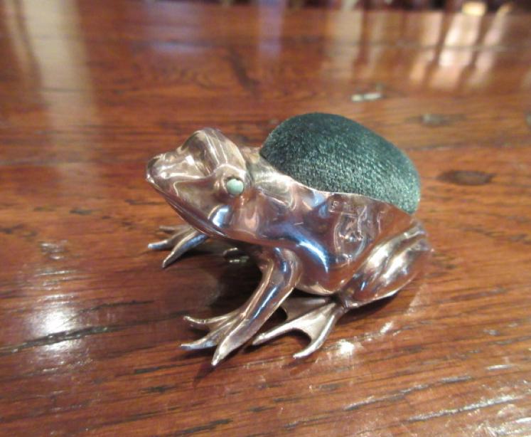 Edwardian Sampson & Morden Silver Frog Pin Cushion - Image 2