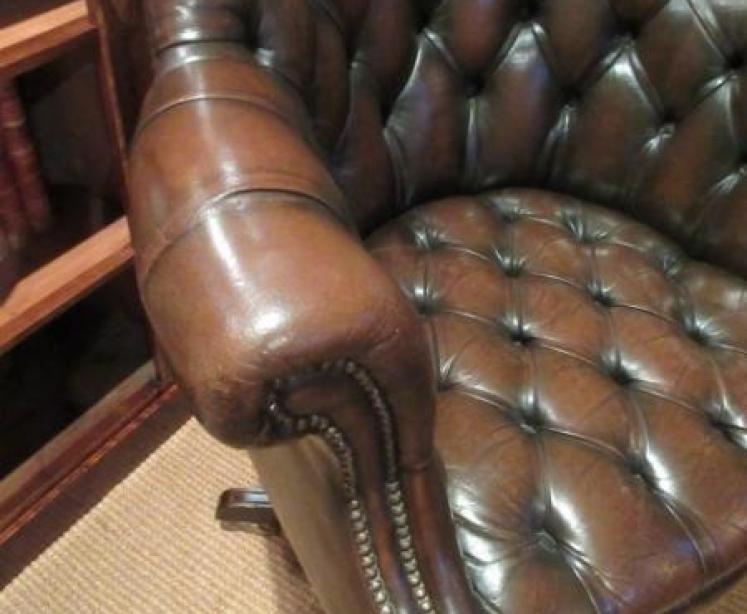 Superb 1930's Leather Buttoned Swivel Desk Chair - Image 3