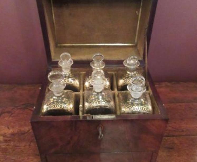 Fine Regency Period Flame Mahogany Decanter Box - Image 1