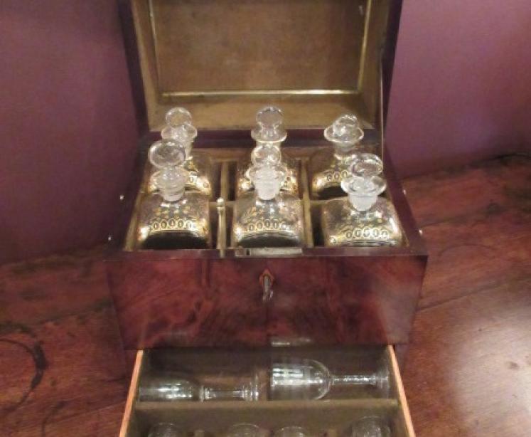 Fine Regency Period Flame Mahogany Decanter Box - Image 2