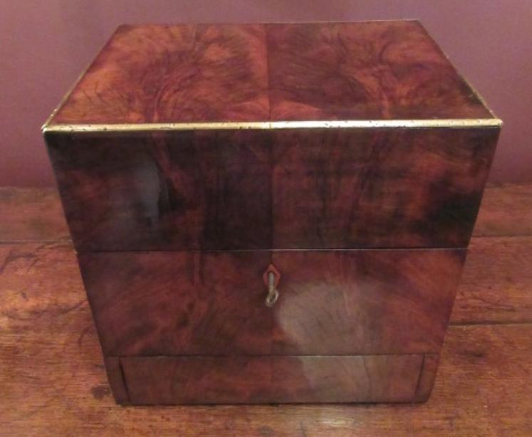 Fine Regency Period Flame Mahogany Decanter Box - Image 3