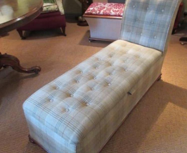 Late Victorian Upholstered Ottoman Day Bed - Image 5