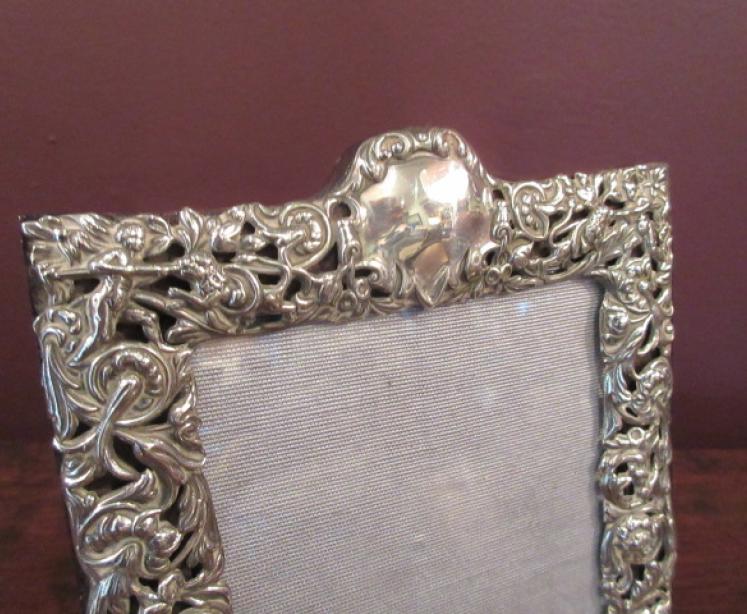 Late Victorian Cherub Decorated Silver Photo Frame - Image 2
