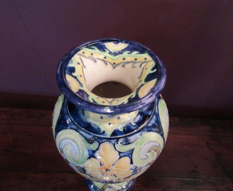 Art Nouveau Moorcroft Florin Daffodils Shaped Vase - Image 2