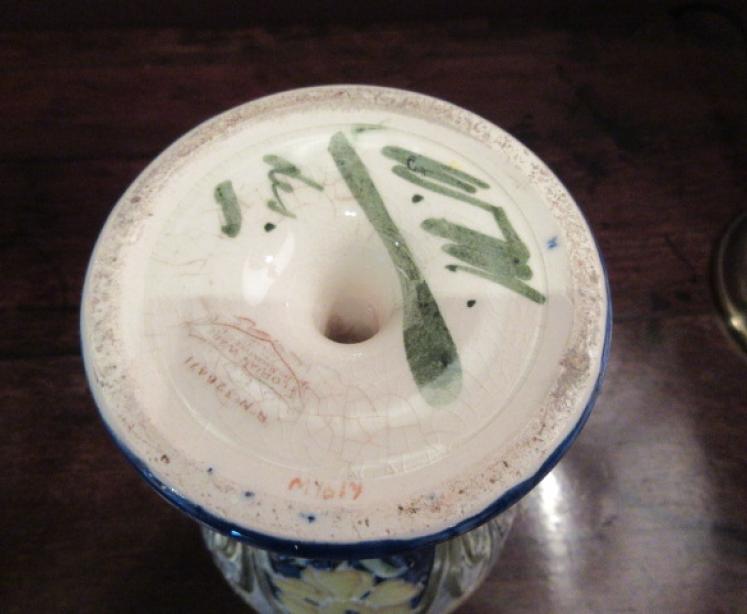 Art Nouveau Moorcroft Florin Daffodils Shaped Vase - Image 4