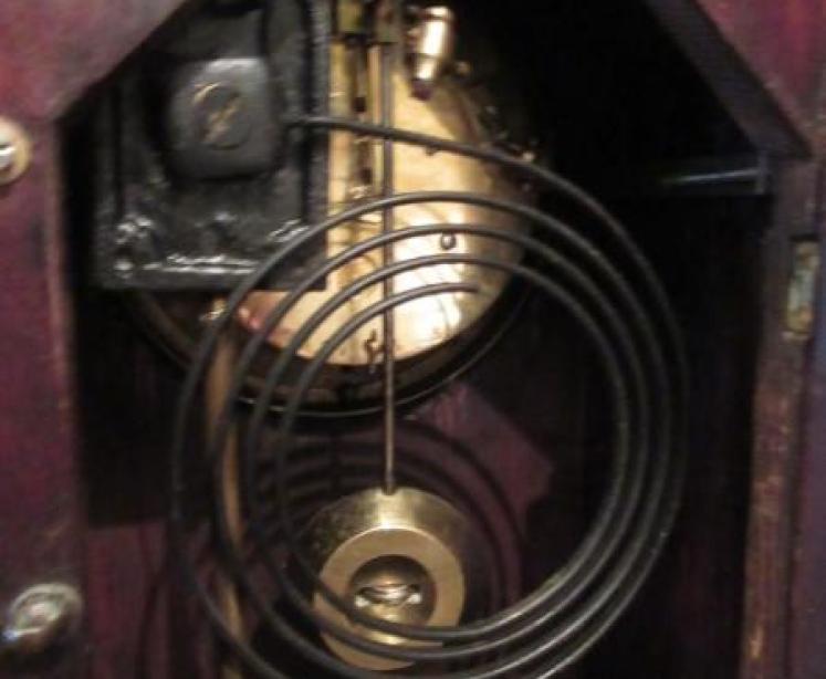 Early Victorian Brass Inlaid Striking Mantel Clock - Image 4