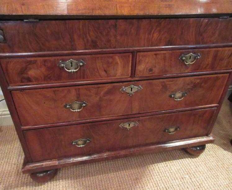Outstanding William & Mary Period Figured Walnut Bureau - Image 3