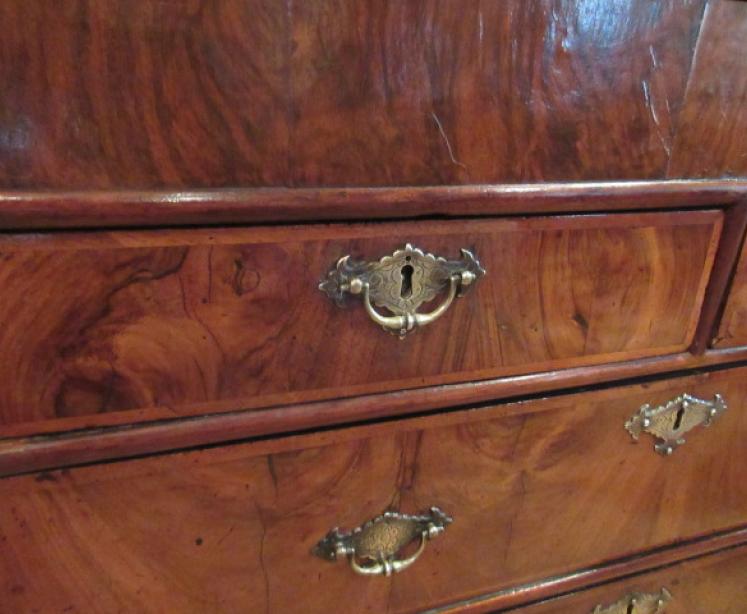 Outstanding William & Mary Period Figured Walnut Bureau - Image 5