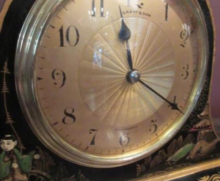 Small Edwardian Lacquered Chinoiserie Mantel Clock - Image 3